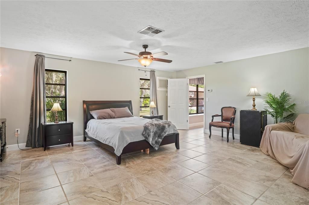 Activo con contrato: $627,750 (3 camas, 2 baños, 3000 Pies cuadrados)