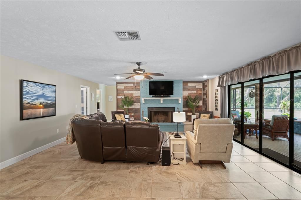 Activo con contrato: $627,750 (3 camas, 2 baños, 3000 Pies cuadrados)