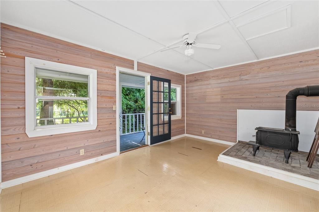 En Venta: $829,000 (3 camas, 2 baños, 2700 Pies cuadrados)