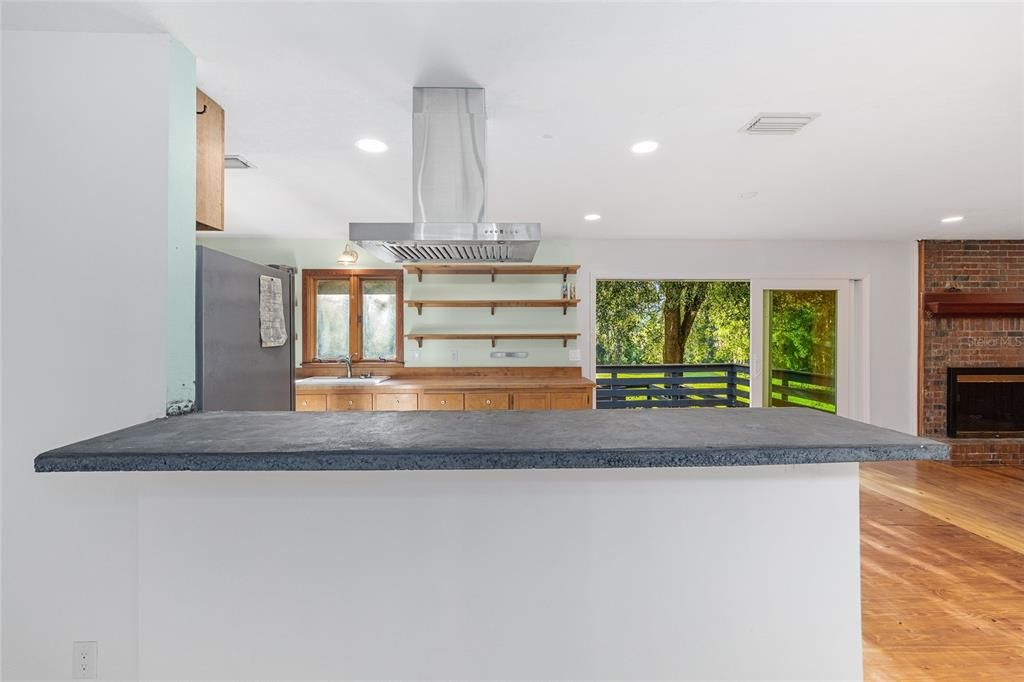 En Venta: $829,000 (3 camas, 2 baños, 2700 Pies cuadrados)