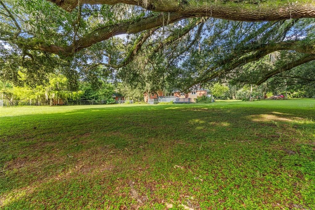 En Venta: $829,000 (3 camas, 2 baños, 2700 Pies cuadrados)