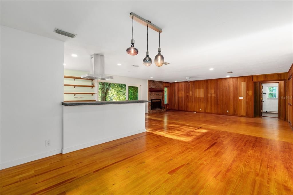 En Venta: $829,000 (3 camas, 2 baños, 2700 Pies cuadrados)