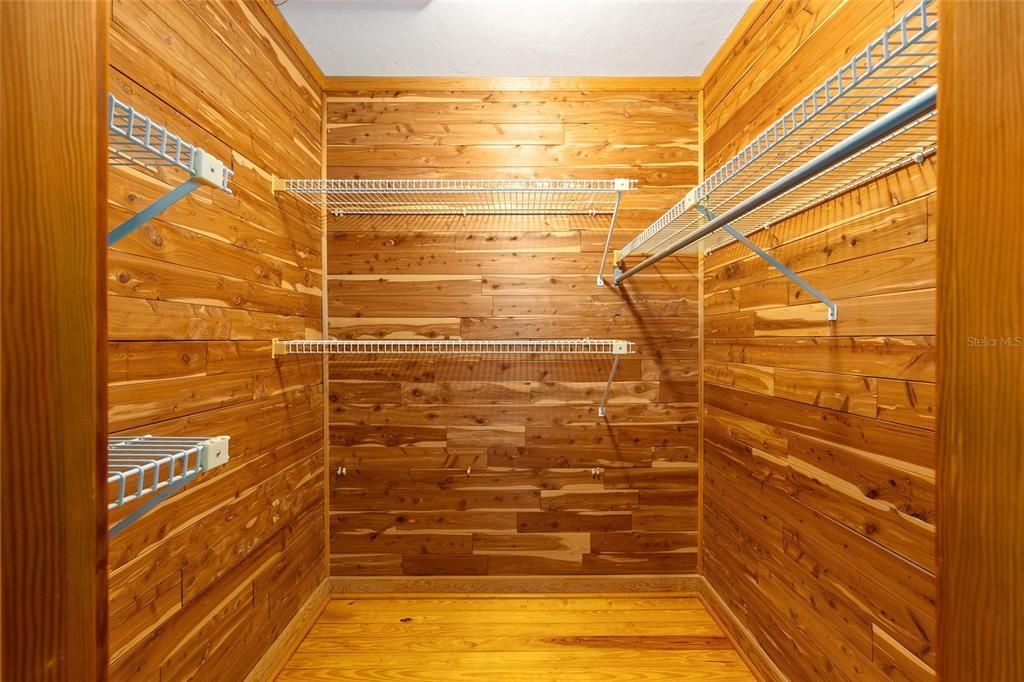 En Venta: $829,000 (3 camas, 2 baños, 2700 Pies cuadrados)