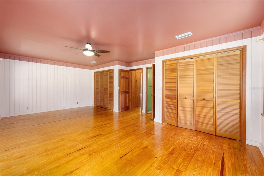 En Venta: $829,000 (3 camas, 2 baños, 2700 Pies cuadrados)