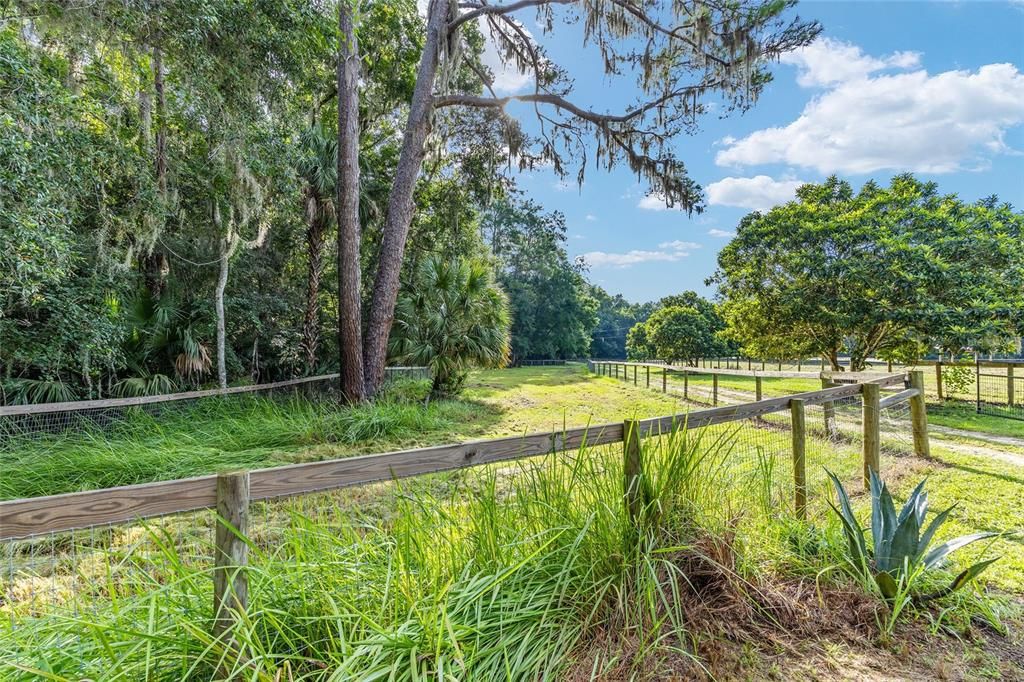 En Venta: $829,000 (3 camas, 2 baños, 2700 Pies cuadrados)