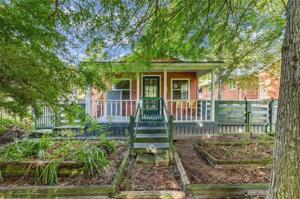 En Venta: $829,000 (3 camas, 2 baños, 2700 Pies cuadrados)