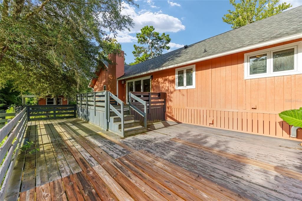 En Venta: $829,000 (3 camas, 2 baños, 2700 Pies cuadrados)