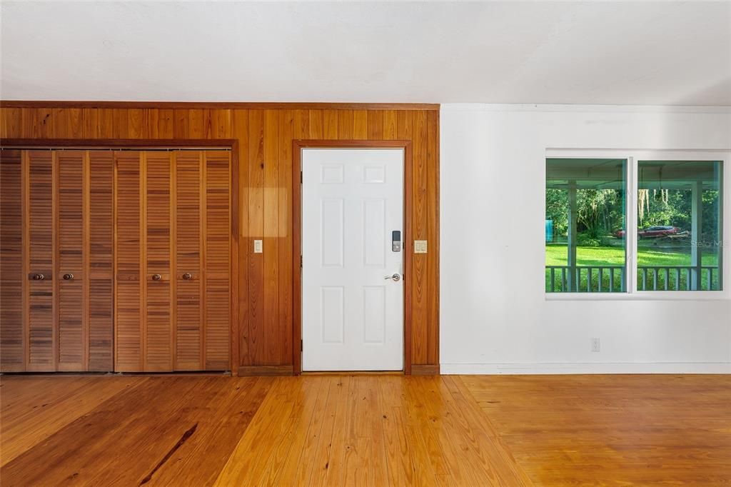 En Venta: $829,000 (3 camas, 2 baños, 2700 Pies cuadrados)