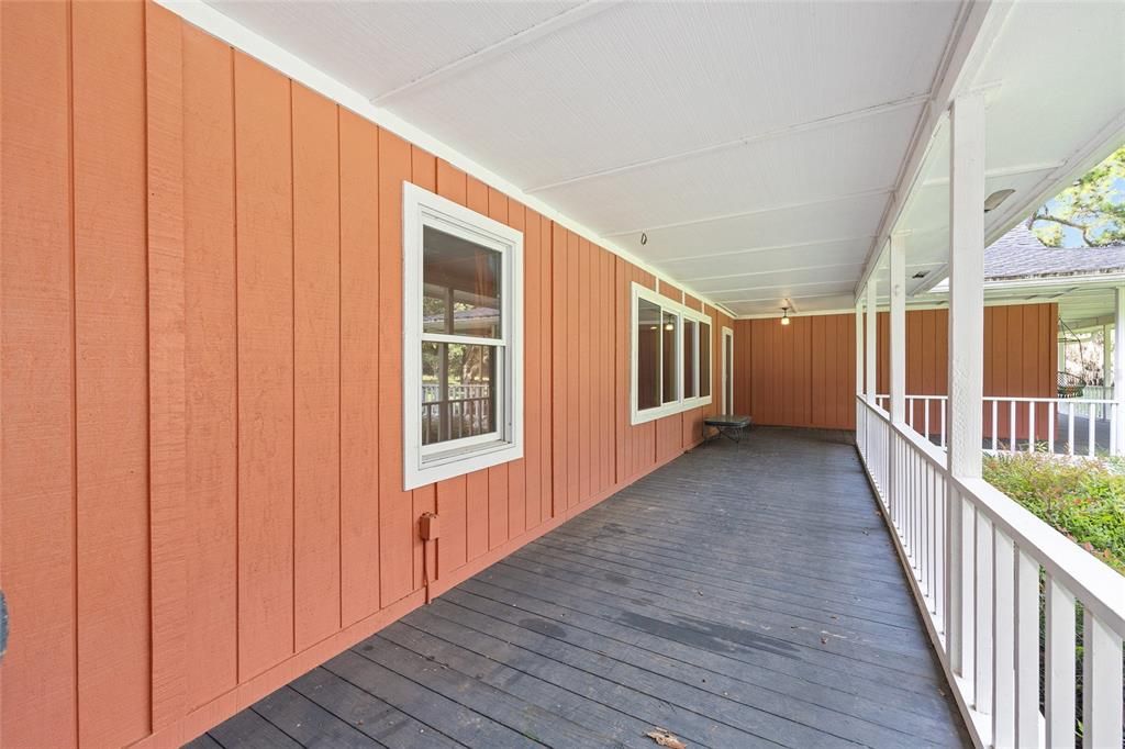 En Venta: $829,000 (3 camas, 2 baños, 2700 Pies cuadrados)