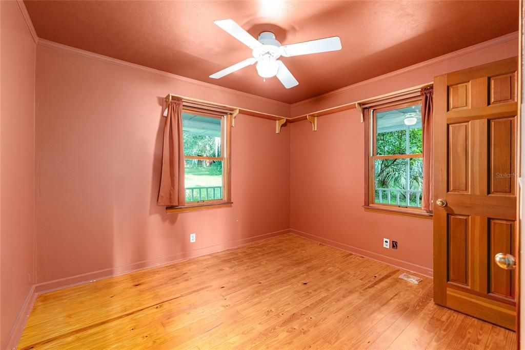 En Venta: $829,000 (3 camas, 2 baños, 2700 Pies cuadrados)