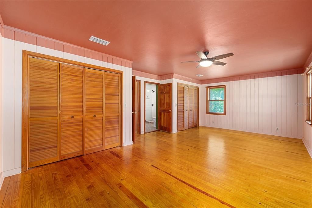 En Venta: $829,000 (3 camas, 2 baños, 2700 Pies cuadrados)