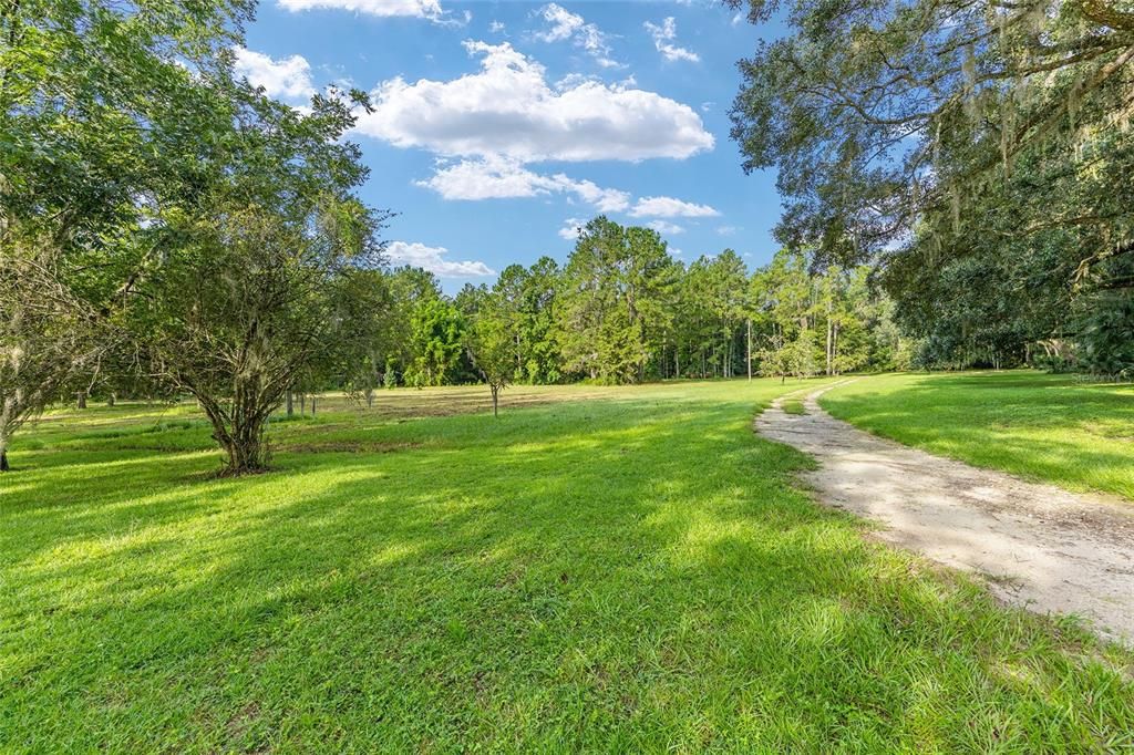 En Venta: $829,000 (3 camas, 2 baños, 2700 Pies cuadrados)