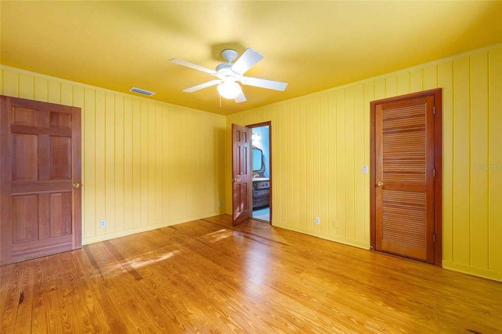 En Venta: $829,000 (3 camas, 2 baños, 2700 Pies cuadrados)