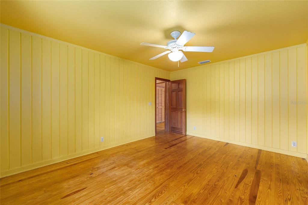 En Venta: $829,000 (3 camas, 2 baños, 2700 Pies cuadrados)