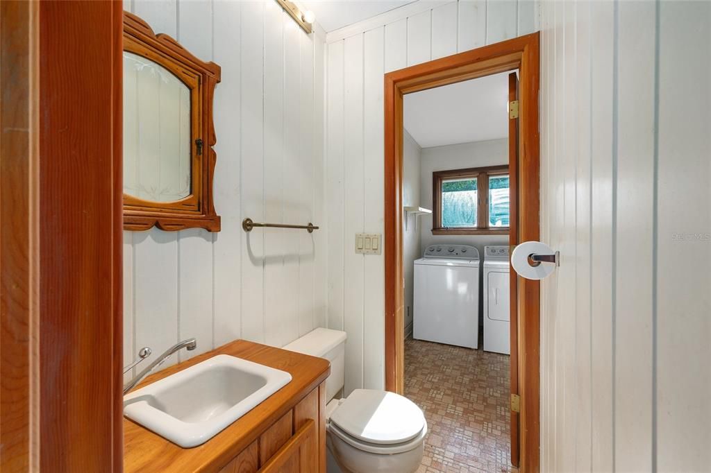 En Venta: $829,000 (3 camas, 2 baños, 2700 Pies cuadrados)