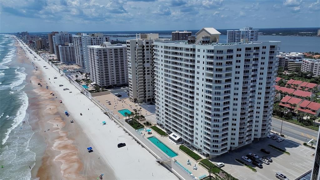 Active With Contract: $549,000 (2 beds, 2 baths, 1561 Square Feet)