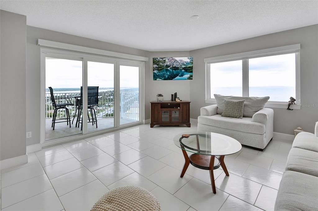 Active With Contract: $549,000 (2 beds, 2 baths, 1561 Square Feet)