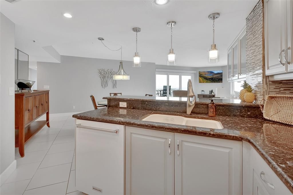 Active With Contract: $549,000 (2 beds, 2 baths, 1561 Square Feet)