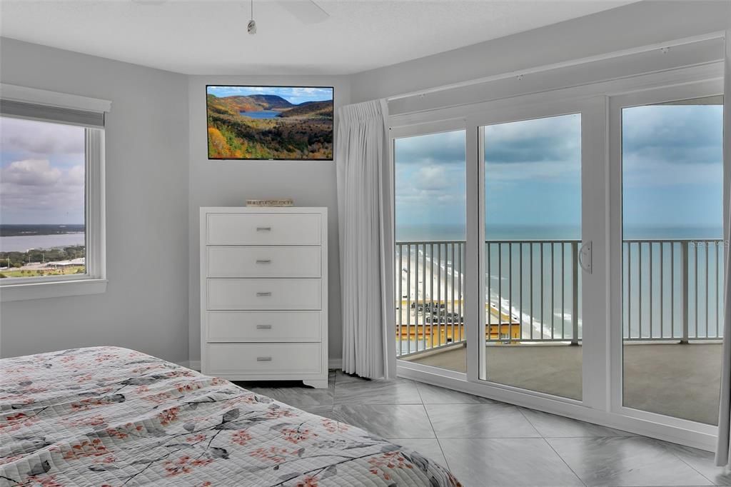 Active With Contract: $549,000 (2 beds, 2 baths, 1561 Square Feet)