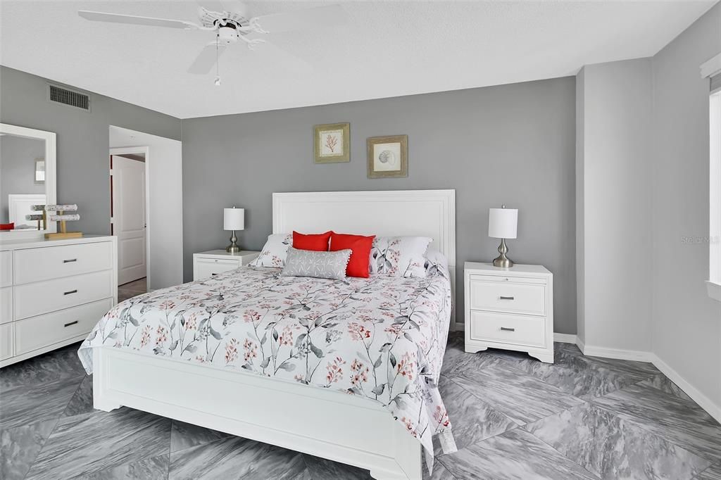 Active With Contract: $549,000 (2 beds, 2 baths, 1561 Square Feet)