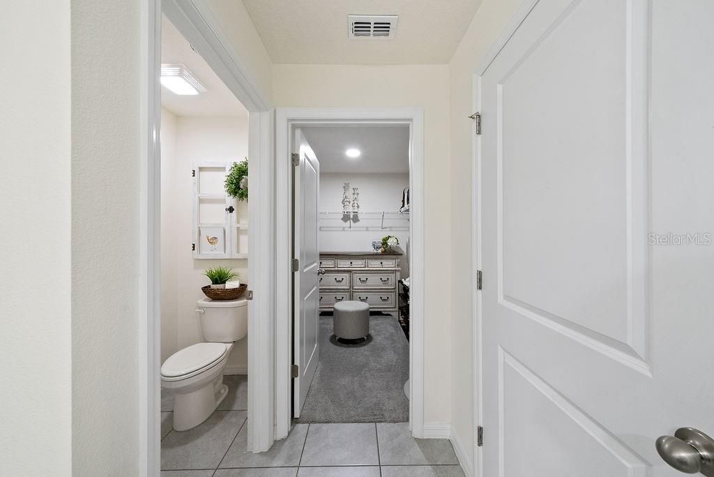 合同活跃: $2,200 (4 贝兹, 2 浴室, 1827 平方英尺)