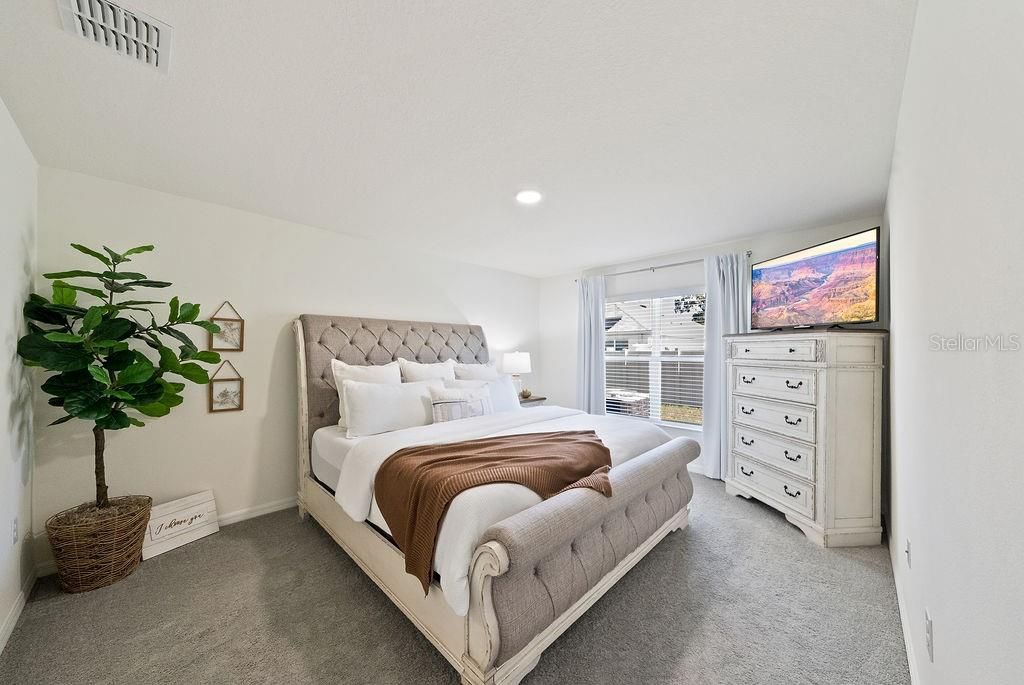 合同活跃: $2,200 (4 贝兹, 2 浴室, 1827 平方英尺)