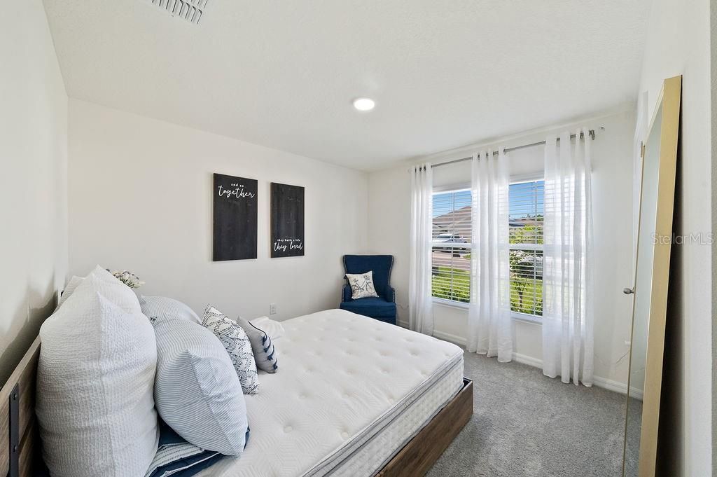 合同活跃: $2,200 (4 贝兹, 2 浴室, 1827 平方英尺)