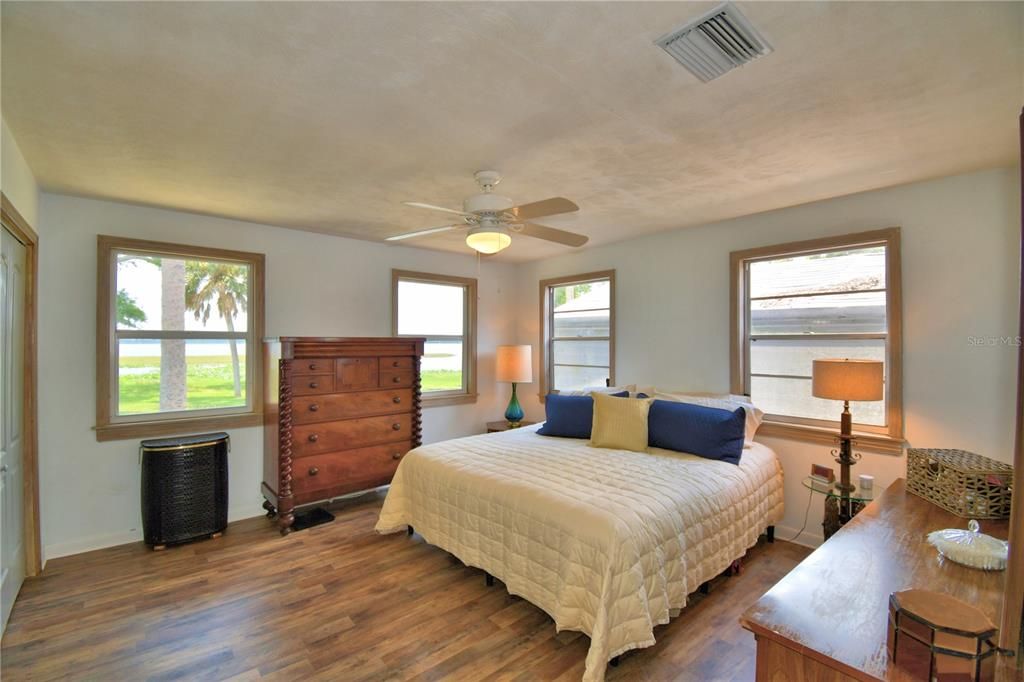 待售: $1,100,000 (6 贝兹, 4 浴室, 2909 平方英尺)