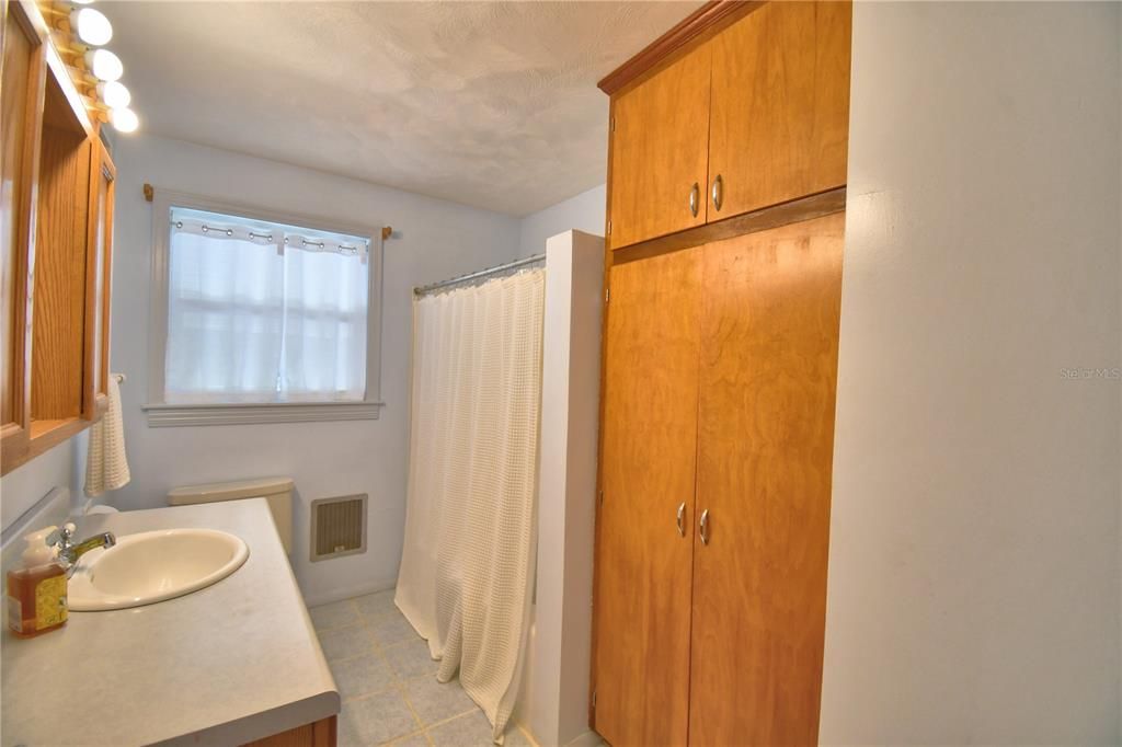 待售: $1,100,000 (6 贝兹, 4 浴室, 2909 平方英尺)