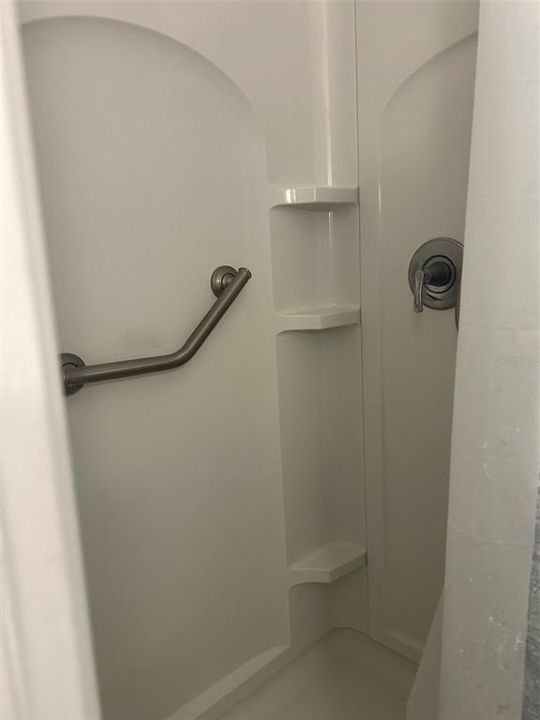 Seamless primary shower
