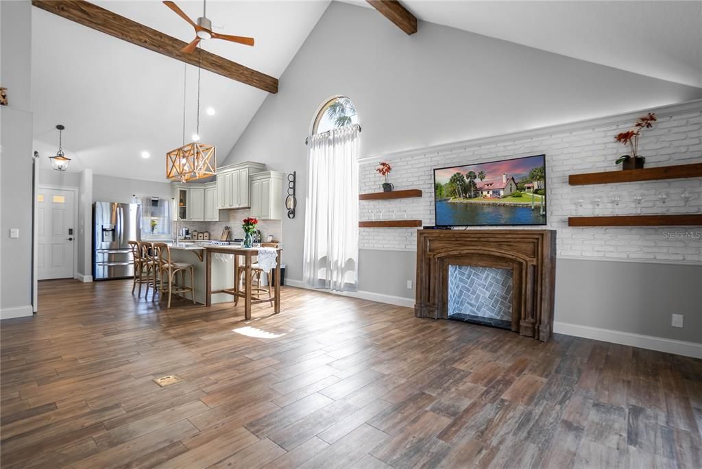 待售: $550,000 (3 贝兹, 2 浴室, 1704 平方英尺)