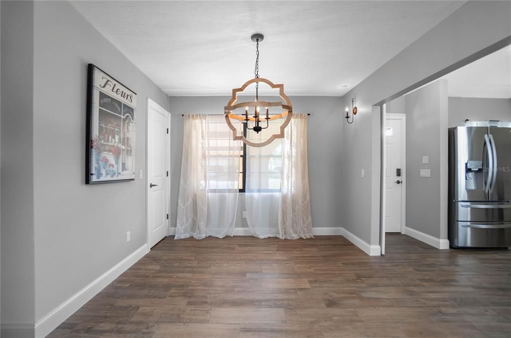 待售: $550,000 (3 贝兹, 2 浴室, 1704 平方英尺)