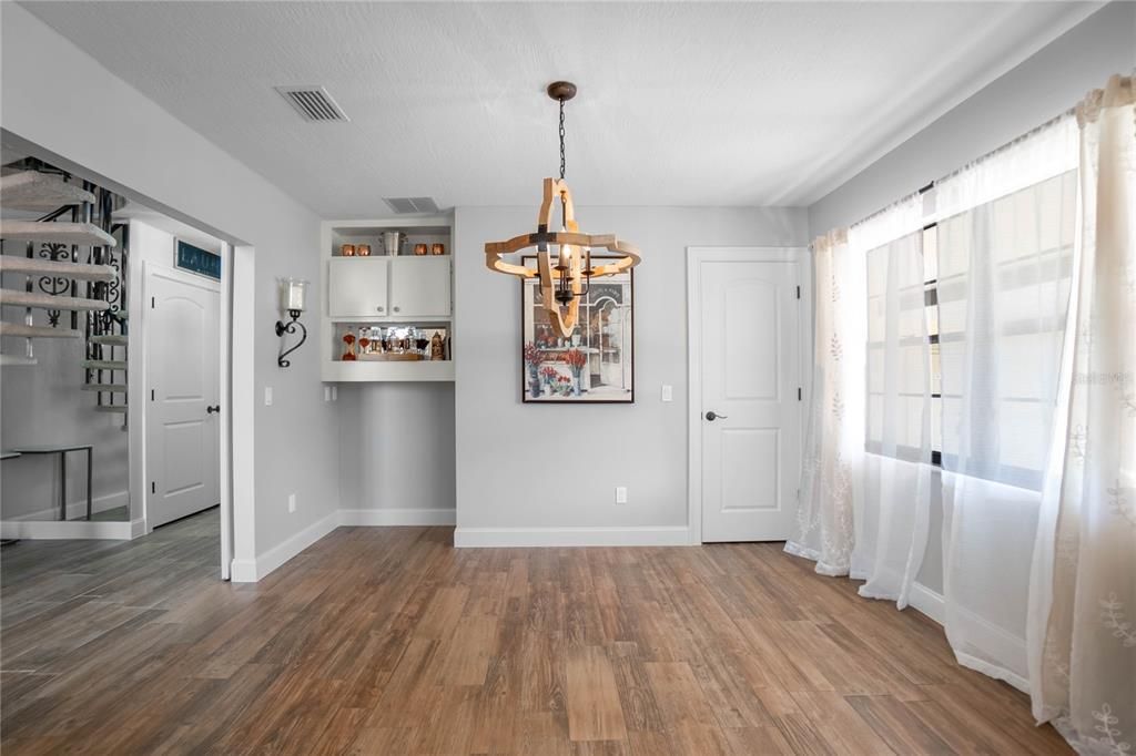 待售: $550,000 (3 贝兹, 2 浴室, 1704 平方英尺)