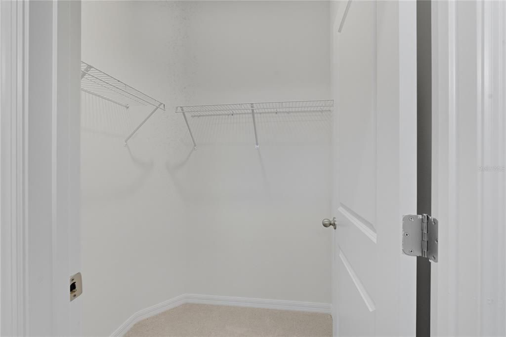 For Rent: $2,700 (4 beds, 3 baths, 2372 Square Feet)