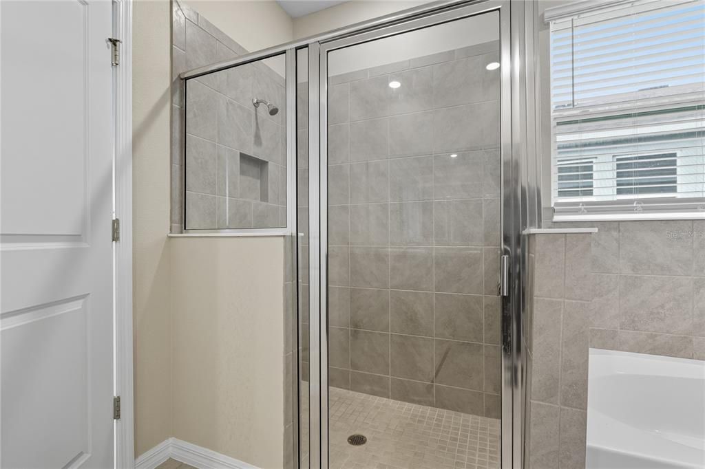 For Rent: $2,700 (4 beds, 3 baths, 2372 Square Feet)