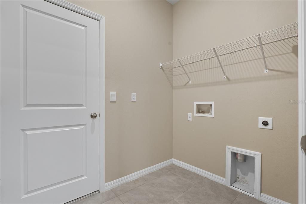 For Rent: $2,700 (4 beds, 3 baths, 2372 Square Feet)