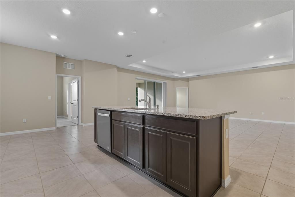 For Rent: $2,700 (4 beds, 3 baths, 2372 Square Feet)