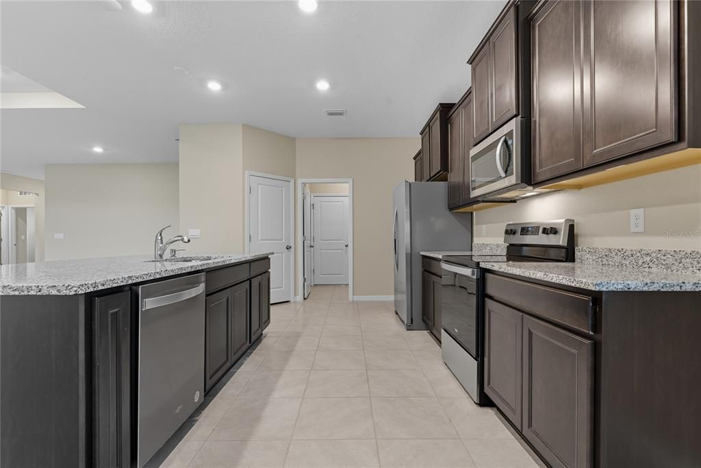 For Rent: $2,700 (4 beds, 3 baths, 2372 Square Feet)