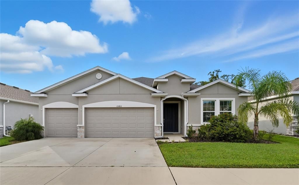 For Rent: $2,700 (4 beds, 3 baths, 2372 Square Feet)