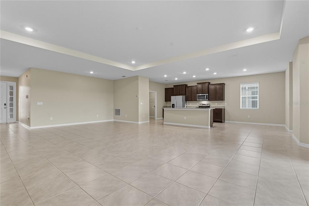 For Rent: $2,700 (4 beds, 3 baths, 2372 Square Feet)