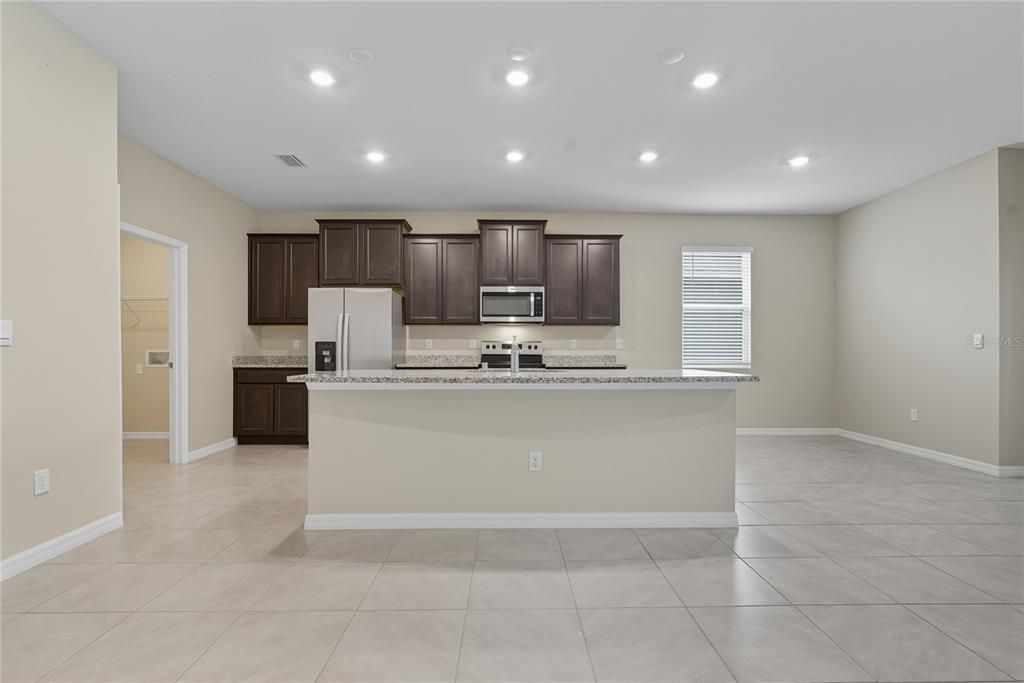 For Rent: $2,700 (4 beds, 3 baths, 2372 Square Feet)