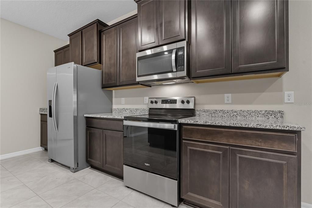 For Rent: $2,700 (4 beds, 3 baths, 2372 Square Feet)