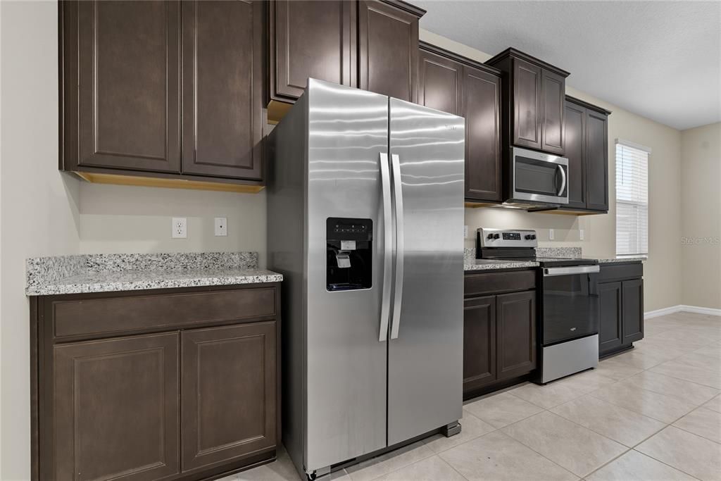 For Rent: $2,700 (4 beds, 3 baths, 2372 Square Feet)