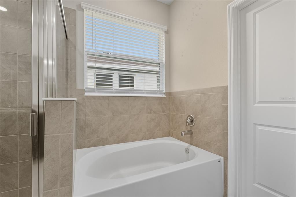 For Rent: $2,700 (4 beds, 3 baths, 2372 Square Feet)