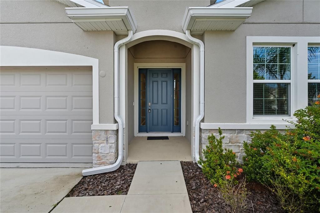 For Rent: $2,700 (4 beds, 3 baths, 2372 Square Feet)