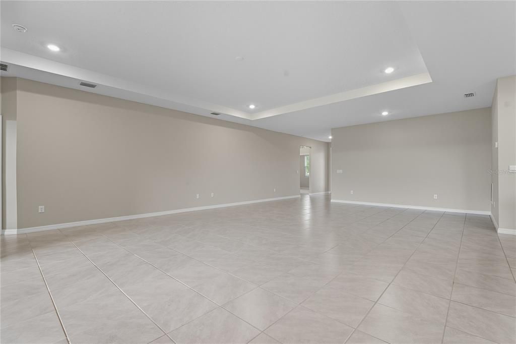 For Rent: $2,700 (4 beds, 3 baths, 2372 Square Feet)