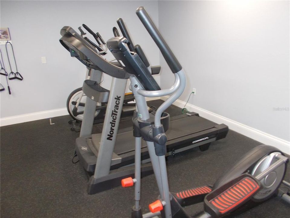 待售: $7,000 (0.09 acres)