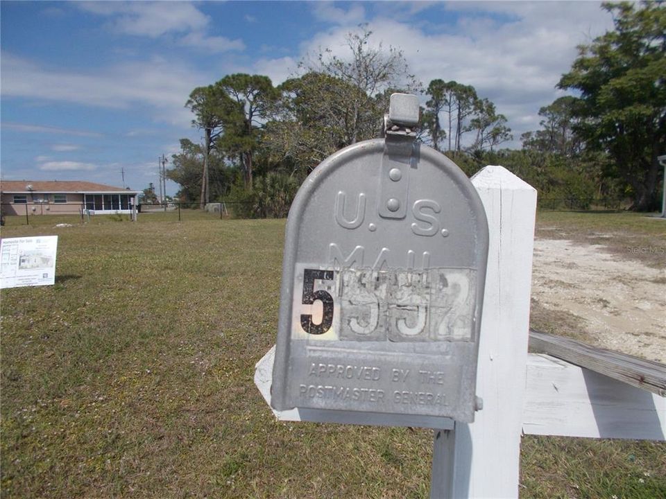 待售: $7,000 (0.09 acres)