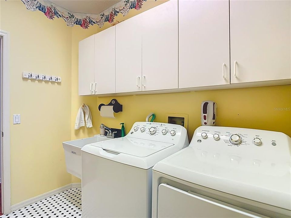 For Sale: $539,976 (4 beds, 3 baths, 2327 Square Feet)