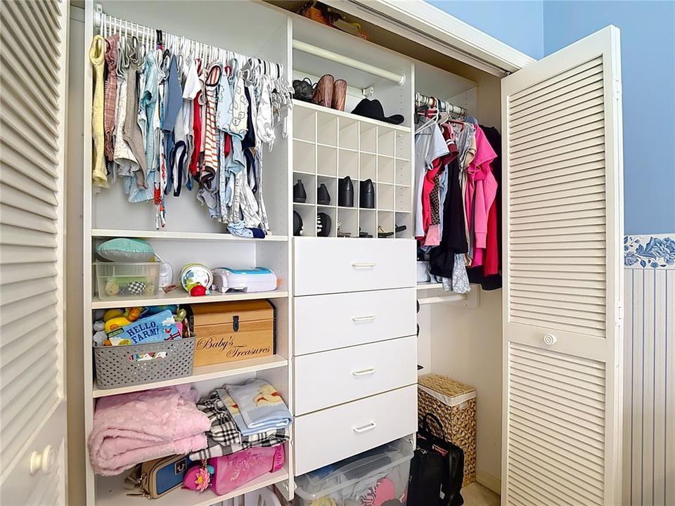 For Sale: $539,976 (4 beds, 3 baths, 2327 Square Feet)